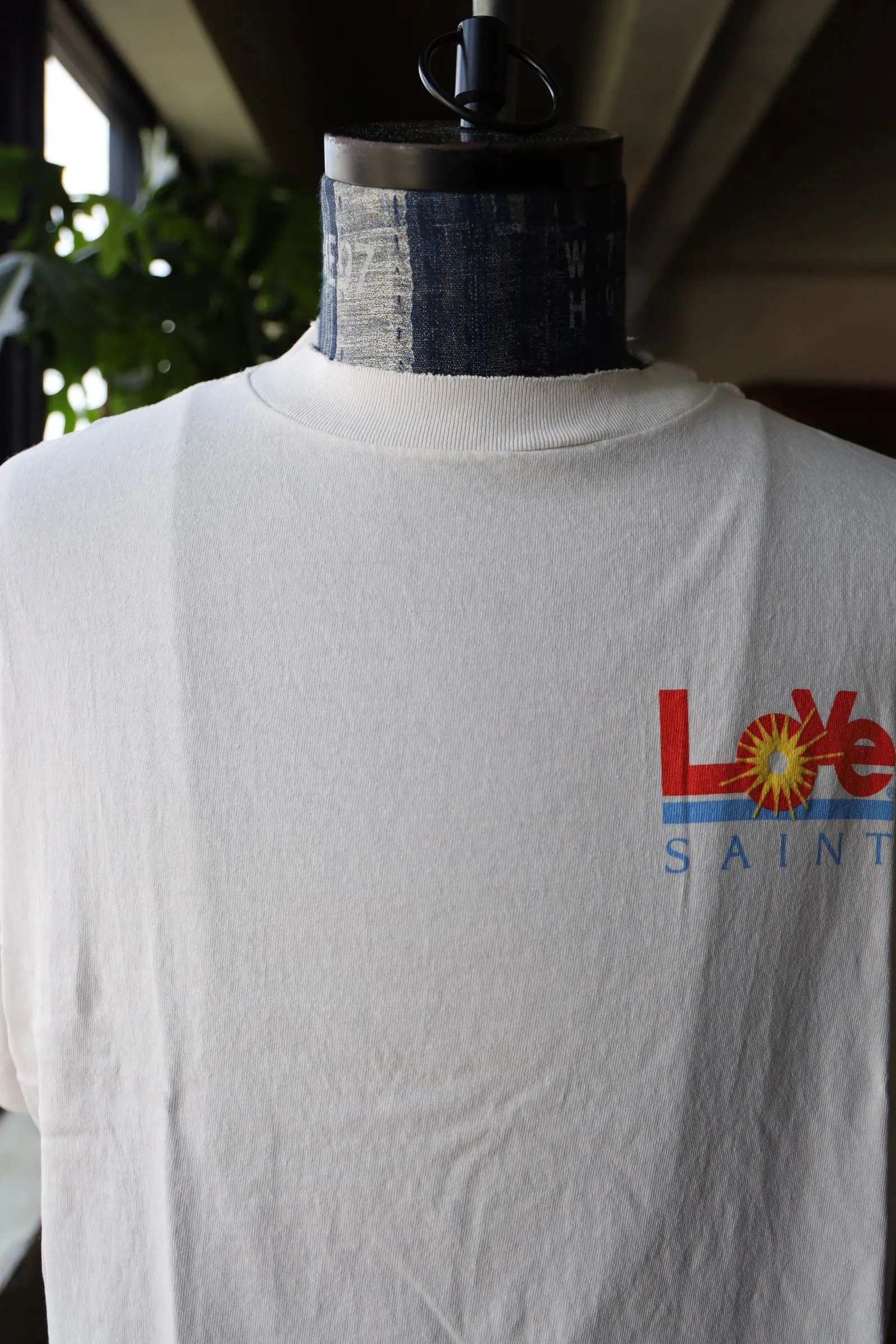 SAINT Mxxxxxx 25SS LOVE_SS TEE/WHT LOVE little sun destroyed washed and distressed short sleeves off-white S-XL rainbow OE yarn original identical tube woven side seam fabric re-washed distressed craftsmanship with cut and damaged holes original consistent main mark/wash mark/little angel anti-counterfeiting mark